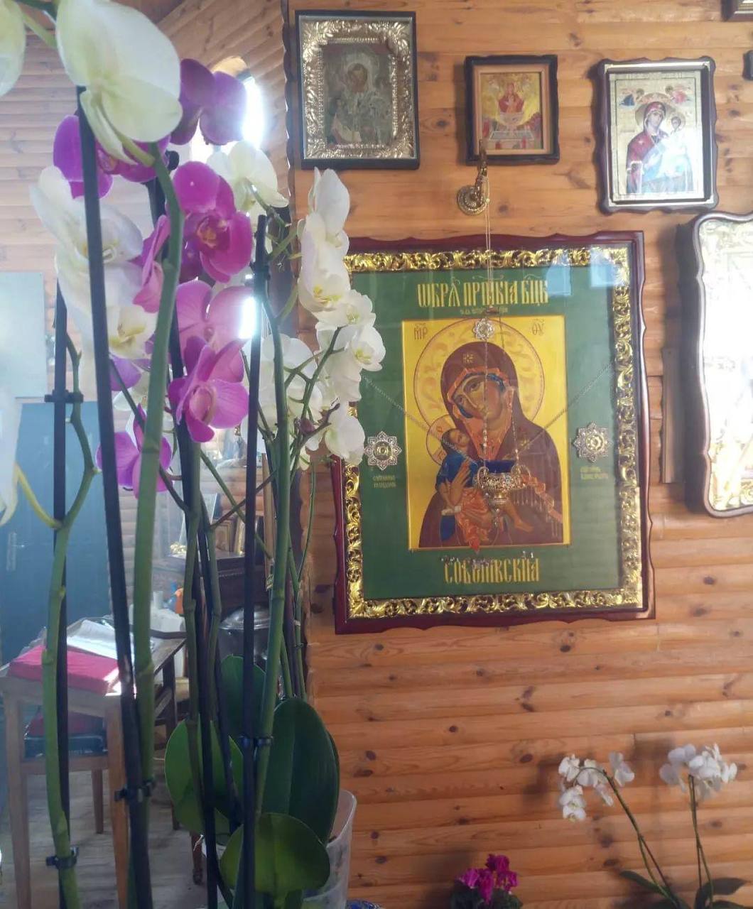 Іверська ікона Божої Матері в храмі